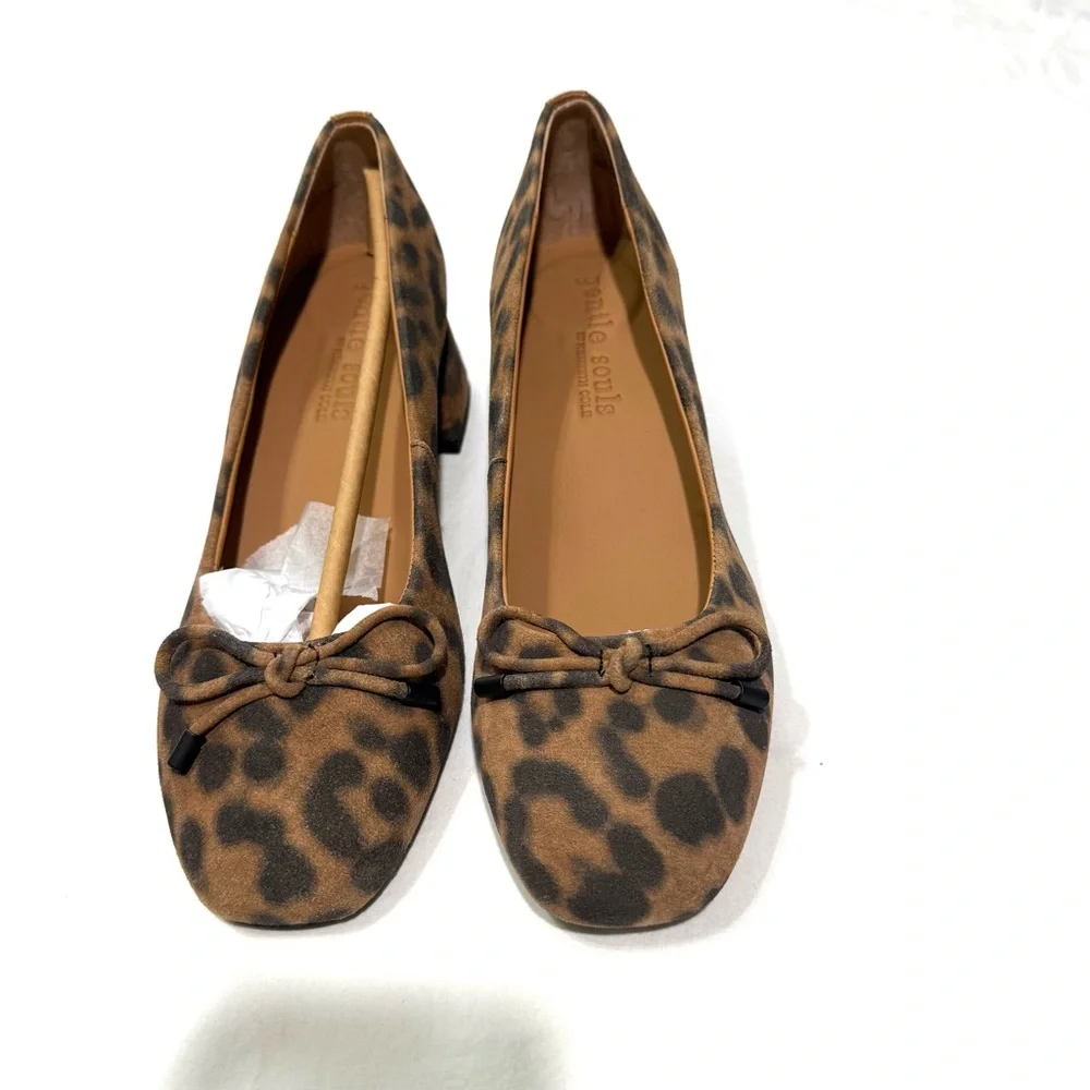 Gentle Souls by Kenneth Cole Leopard Print Pump Size 8.5 Leather Bow Classic